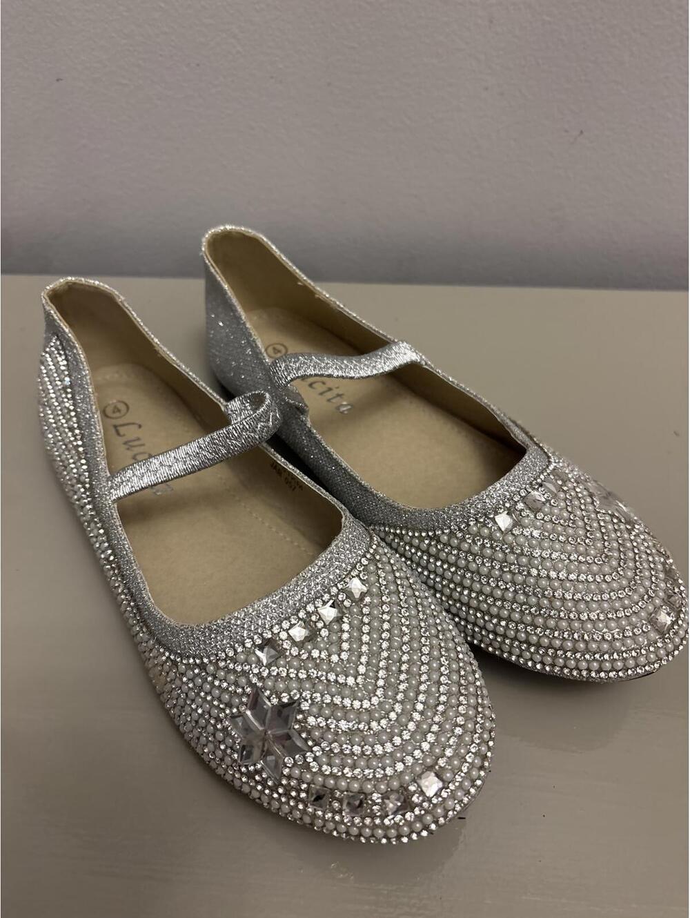 New Silver Embellished Mary Jane Flats for Youth Girls Size 4 dress shoes [COPY]